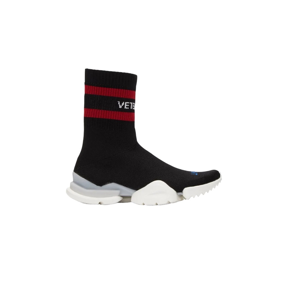 Vetements x Reebok Sock Pump High Top 'Black'
SIZE 5